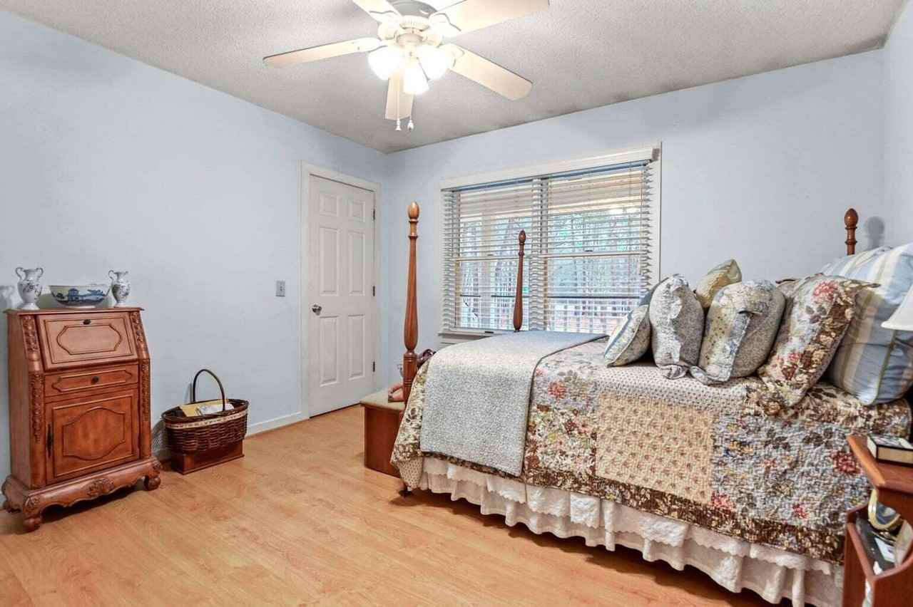 302 Summerset Ln - Photo 6 of 11