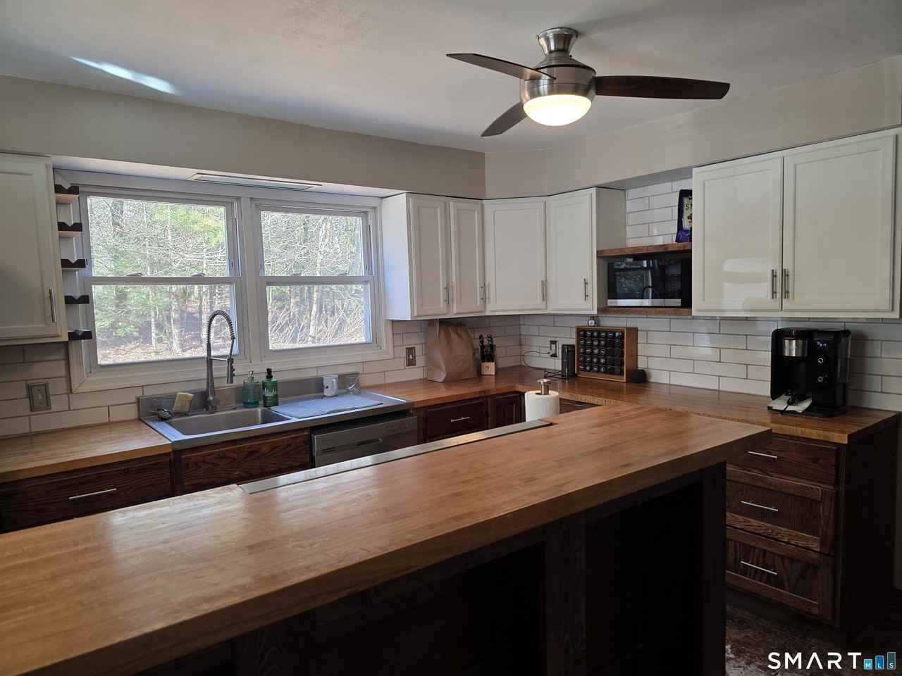 61 N Shore Rd - Photo 2 of 35