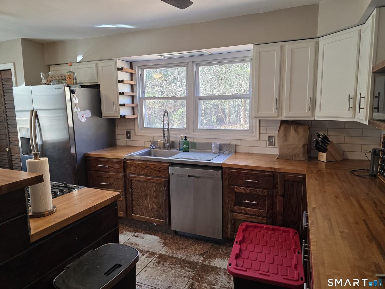 61 N Shore Rd - Photo 3 of 35