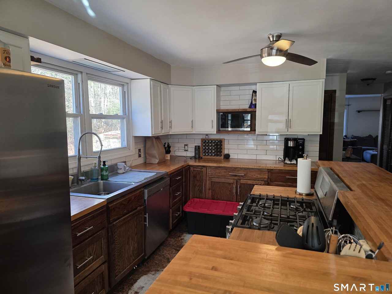 61 N Shore Rd - Photo 4 of 35