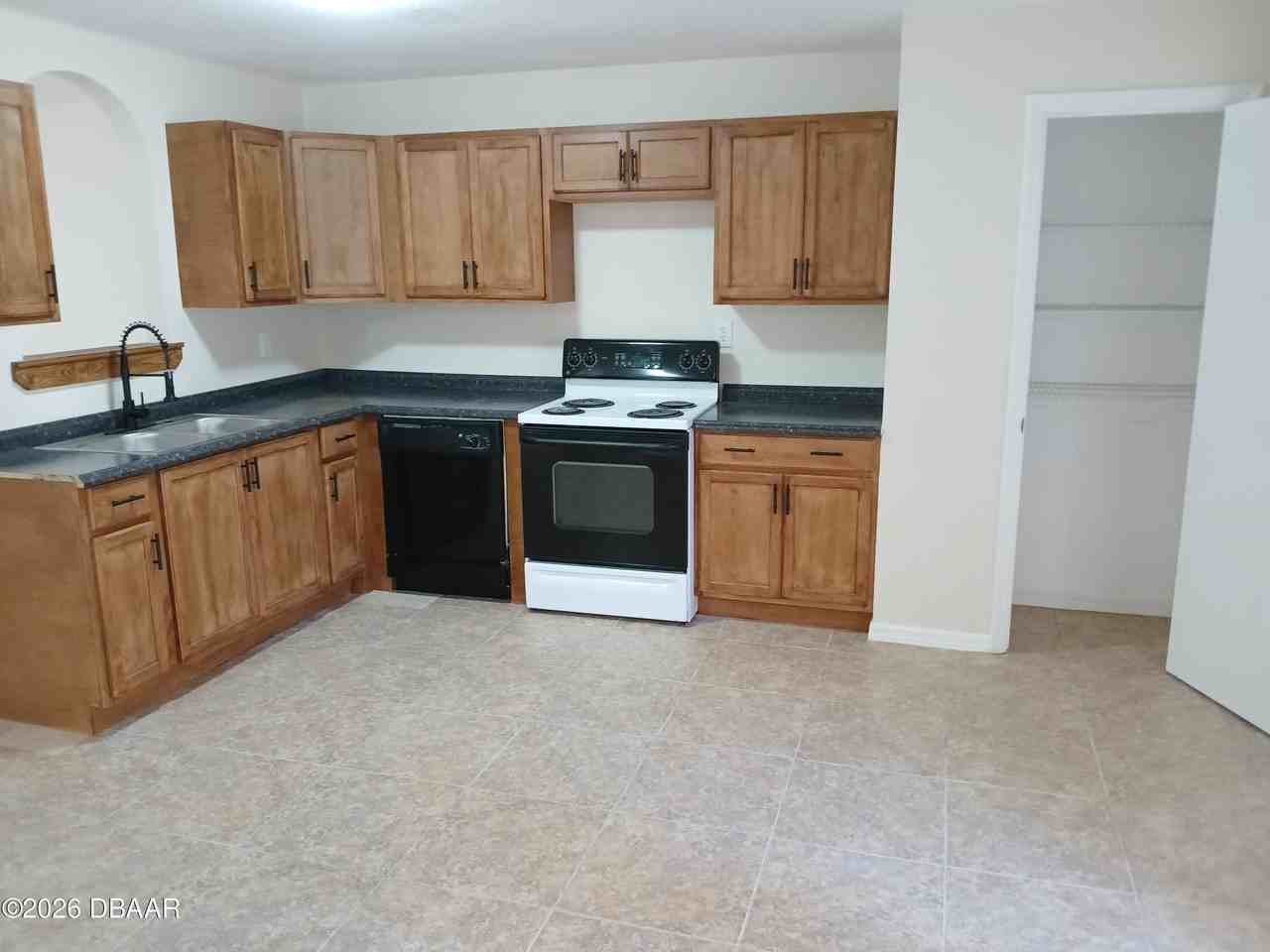 5117 Taylor Ave - Photo 5 of 10