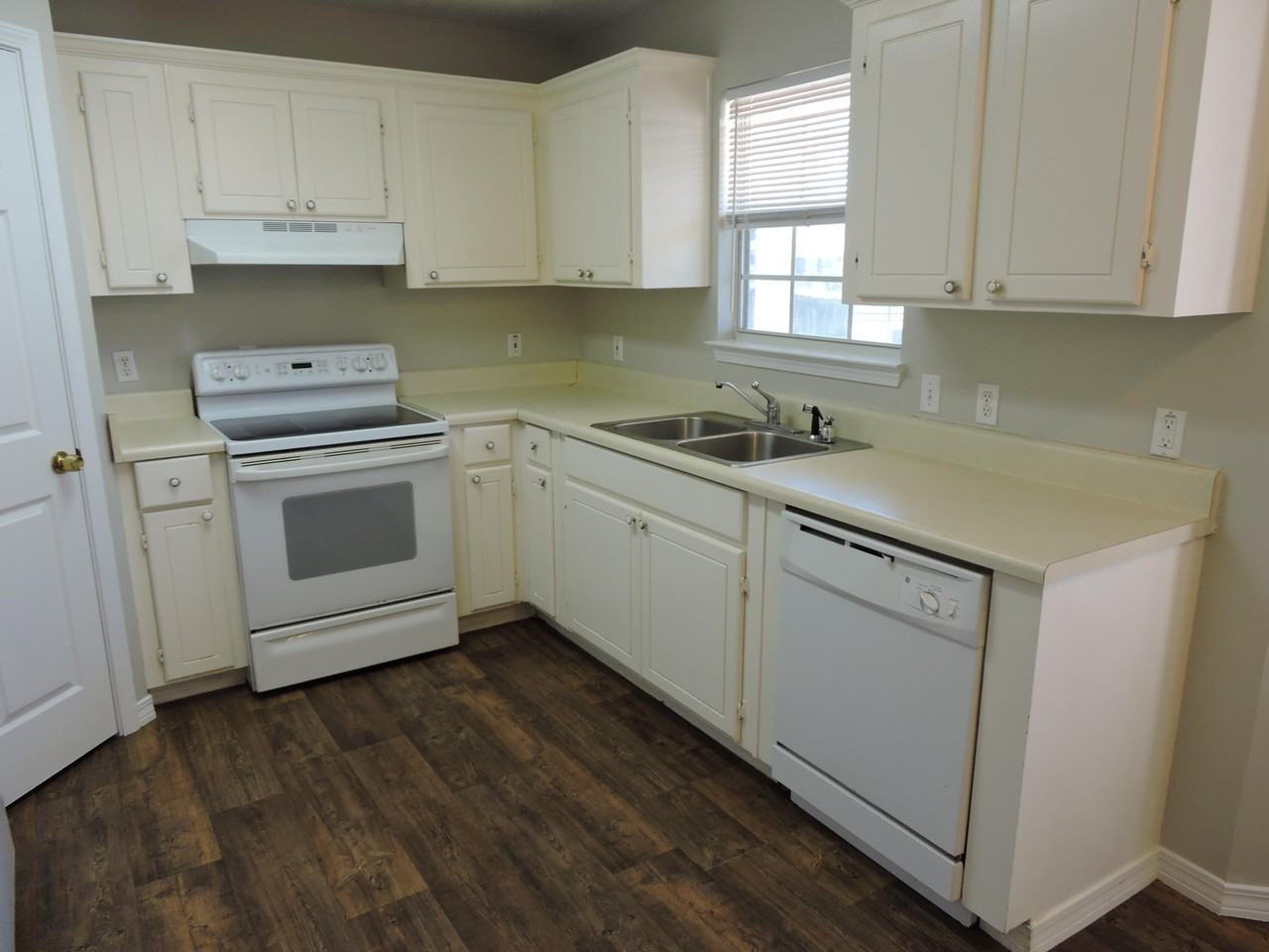 265 Lindberg St - Photo 3 of 17