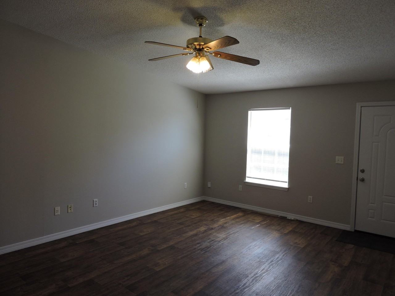 265 Lindberg St - Photo 5 of 17