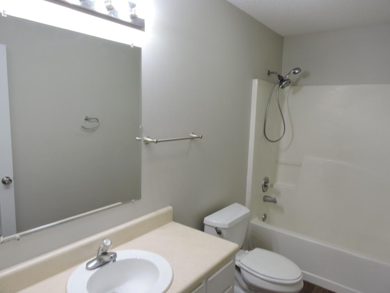 265 Lindberg St - Photo 7 of 17