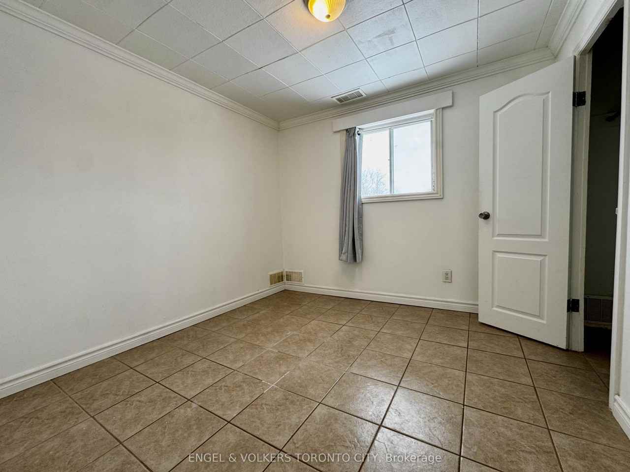 41 Essa Road S 2 - Photo 3 of 10