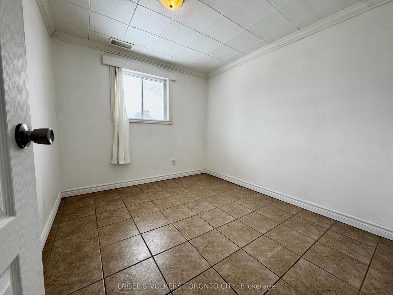 41 Essa Road S 2 - Photo 5 of 10