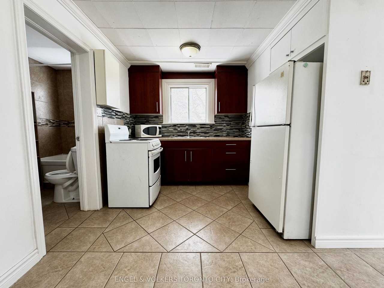 41 Essa Road S 2 - Photo 6 of 10