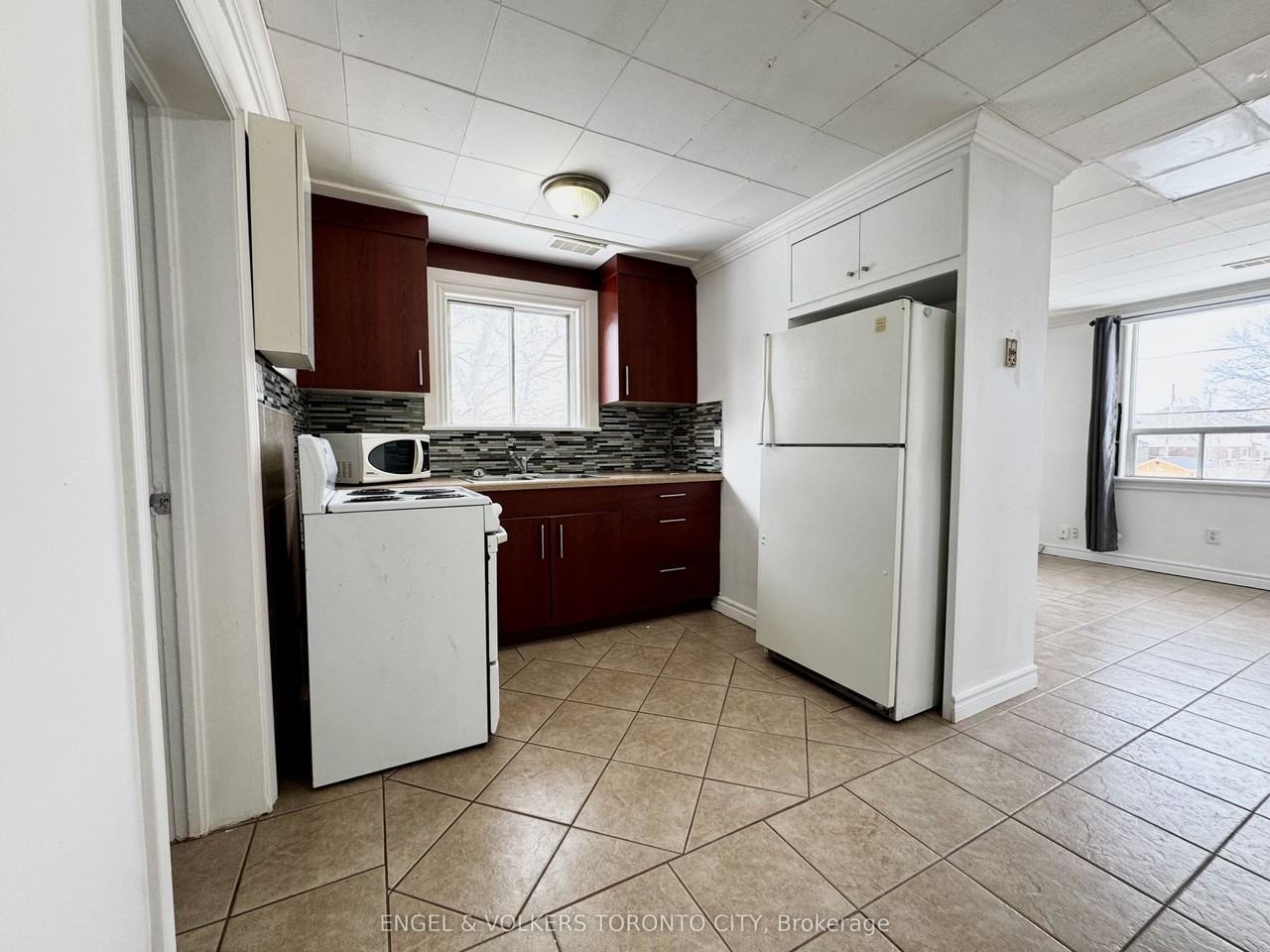 41 Essa Road S 2 - Photo 7 of 10