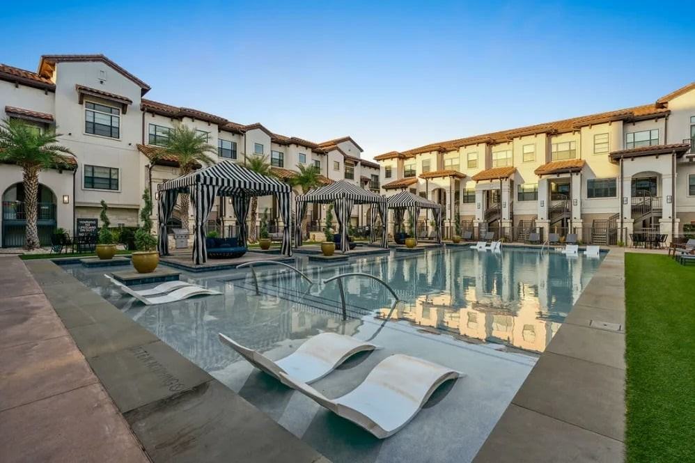 14800 Memorial Dr - Photo 2 of 8