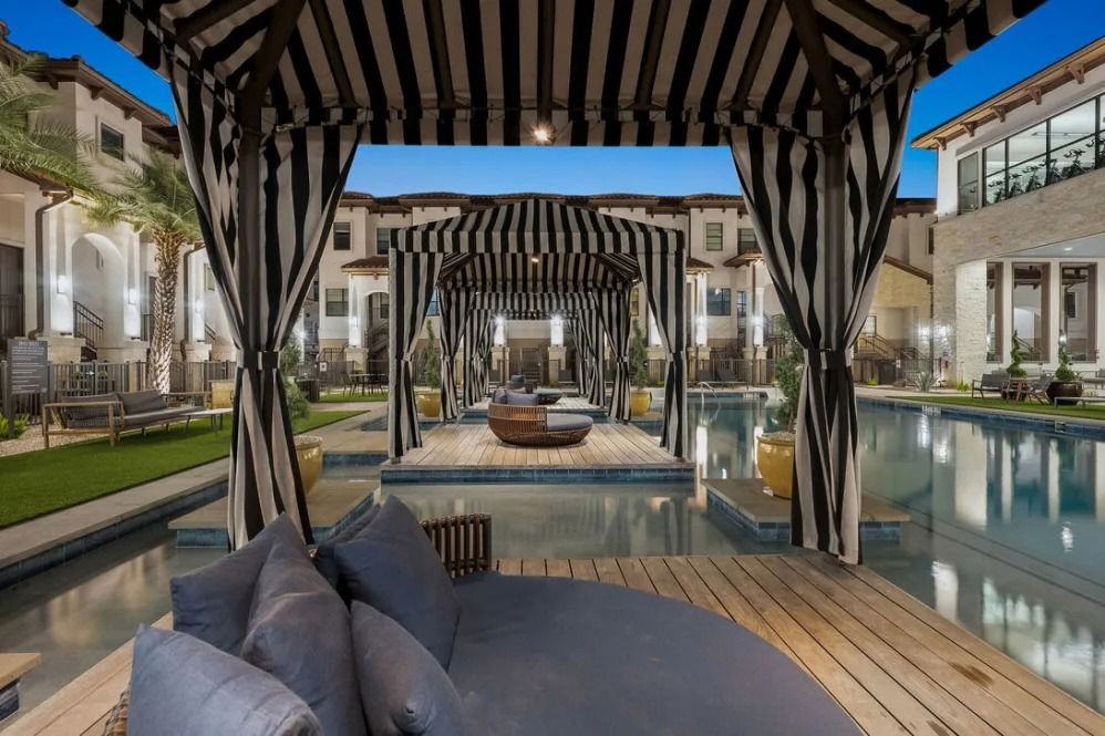 14800 Memorial Dr - Photo 6 of 8