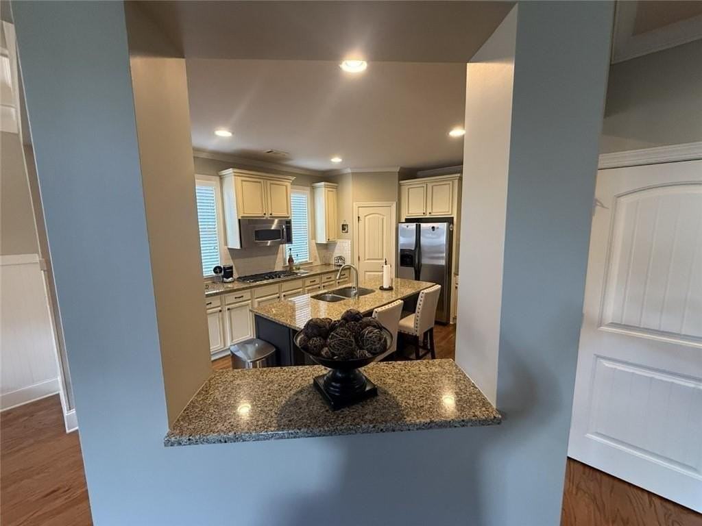 1125 Walters Cir - Photo 5 of 40