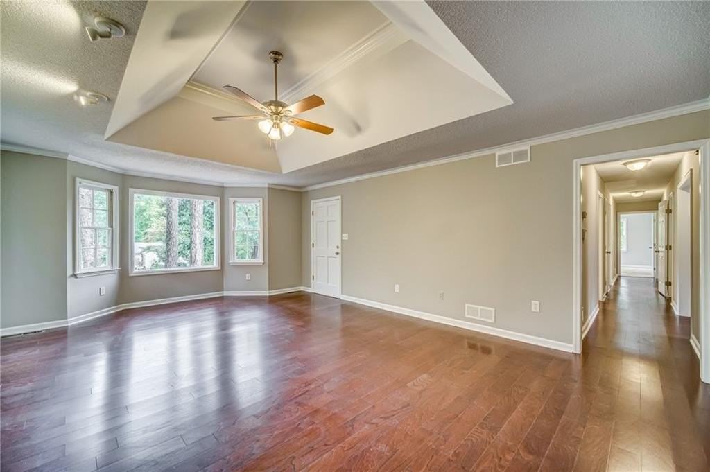 311 Mariner Cir - Photo 4 of 37