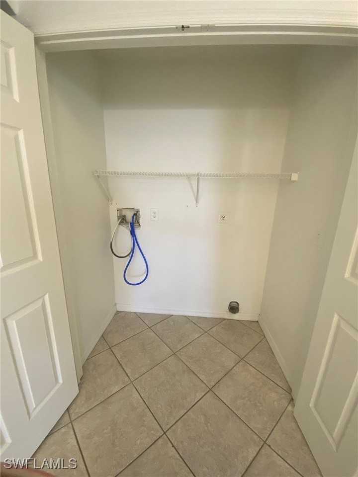 1027 Se 11th St - Photo 3 of 23