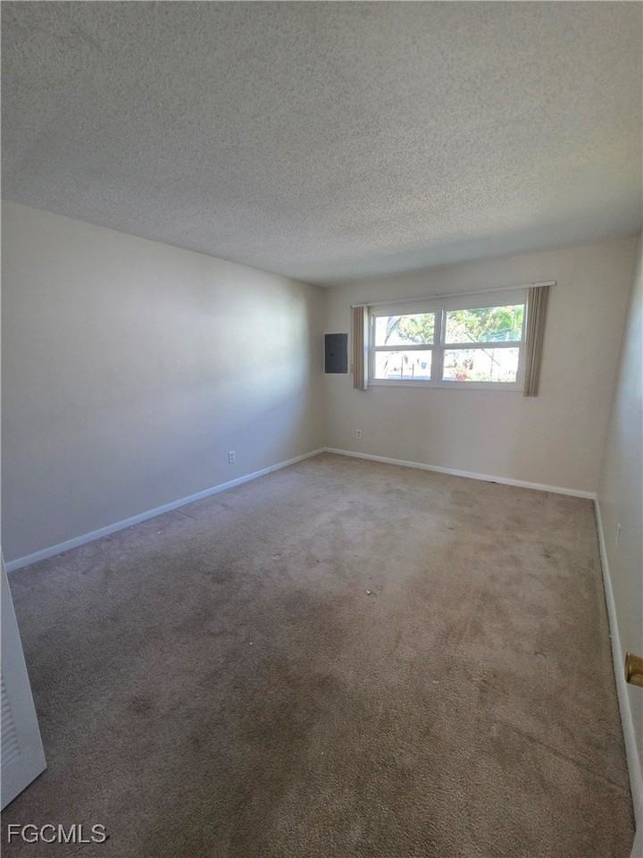 46 Hamlin Ct - Photo 7 of 11