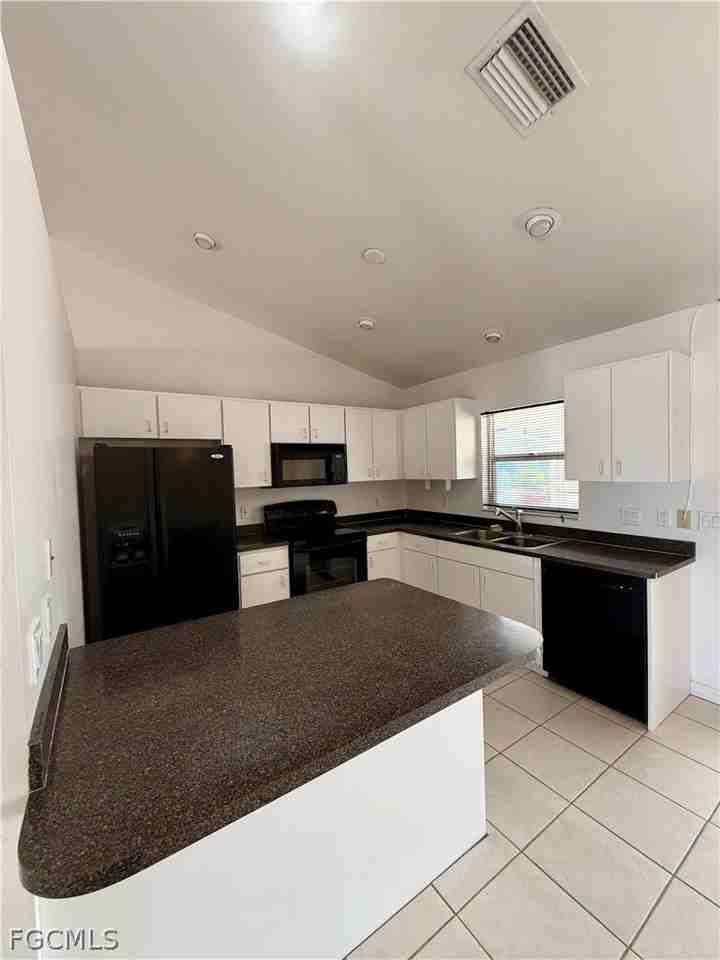 4620 Sw 13th Ave - Photo 6 of 22