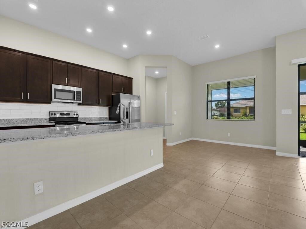 4128 Ne 21st Ave - Photo 4 of 18