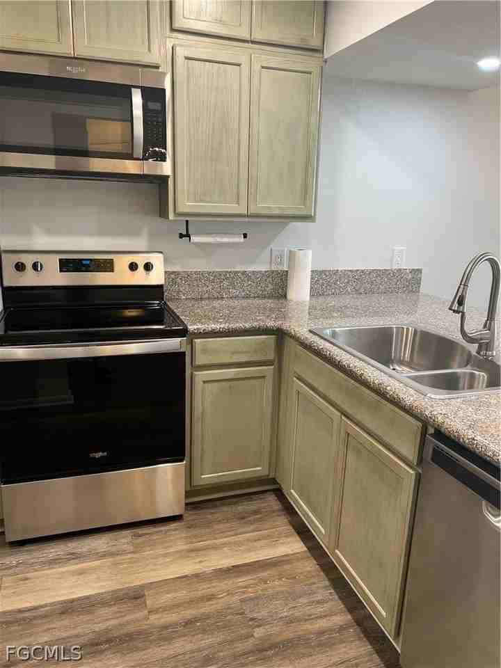 1908 Se 43rd St #208 - Photo 4 of 30