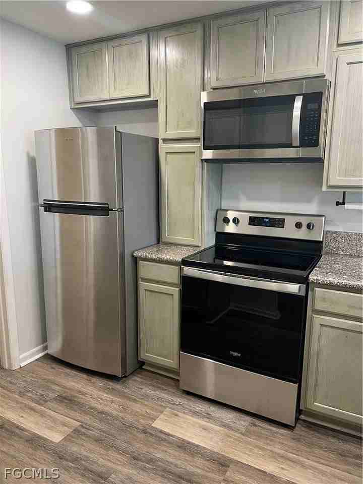 1908 Se 43rd St #208 - Photo 5 of 30