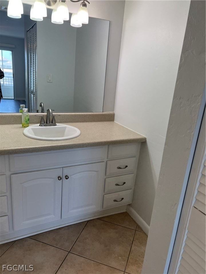 1908 Se 43rd St #208 - Photo 7 of 30