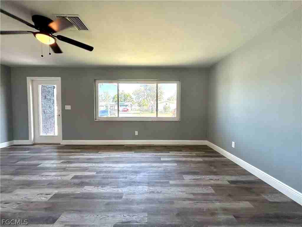 4210 Se 3rd Ave - Photo 5 of 13