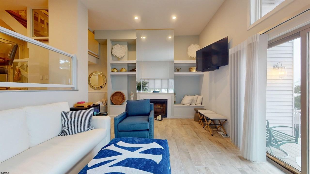 701 Bayshore Ave #701 - Photo 4 of 50