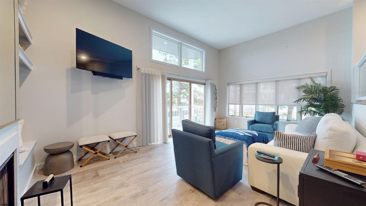 701 Bayshore Ave #701 - Photo 7 of 50