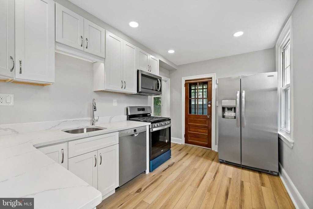 428 Brookhurst Ave - Photo 6 of 13