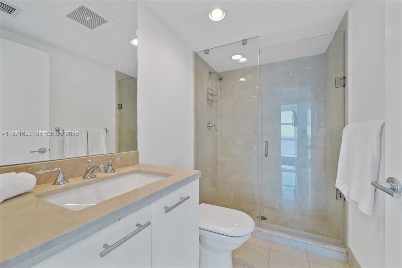 6801 Collins Ave #1204 - Photo 6 of 8