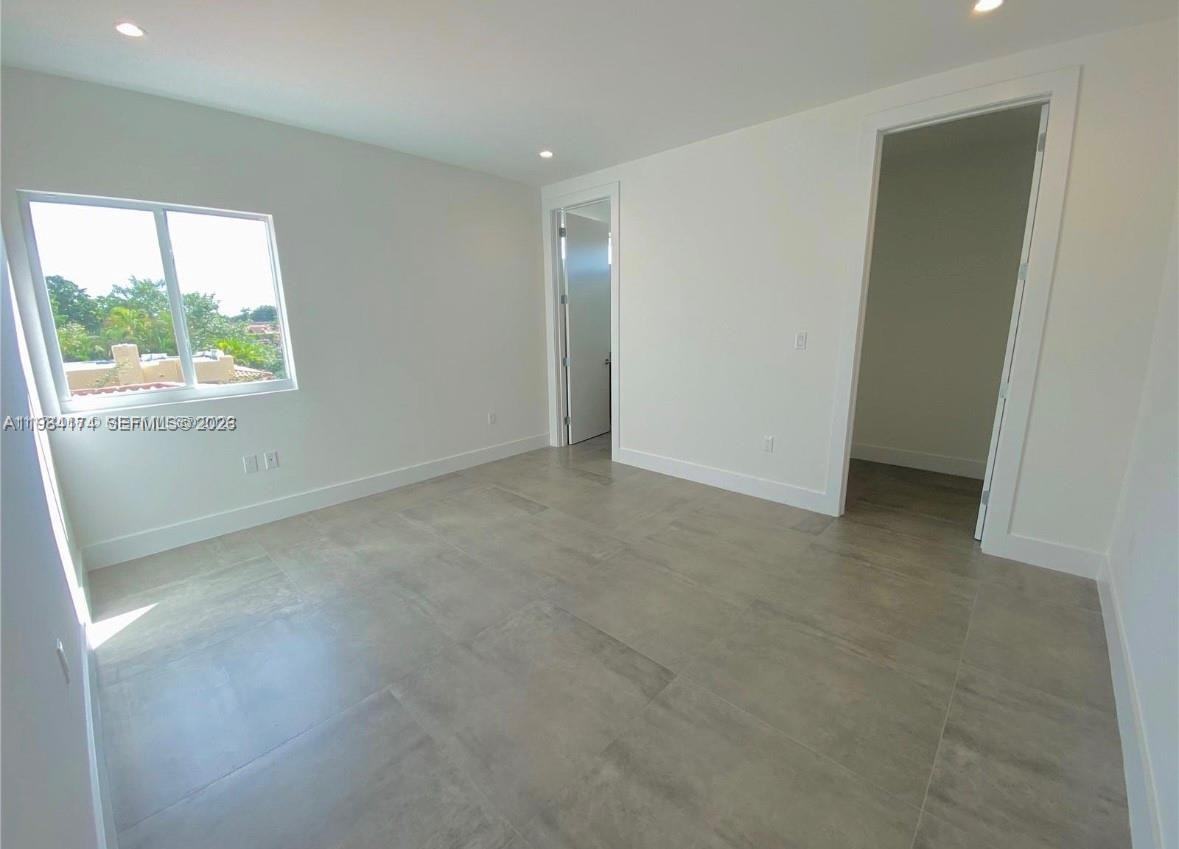 3653 Sw 25th St - Photo 6 of 8