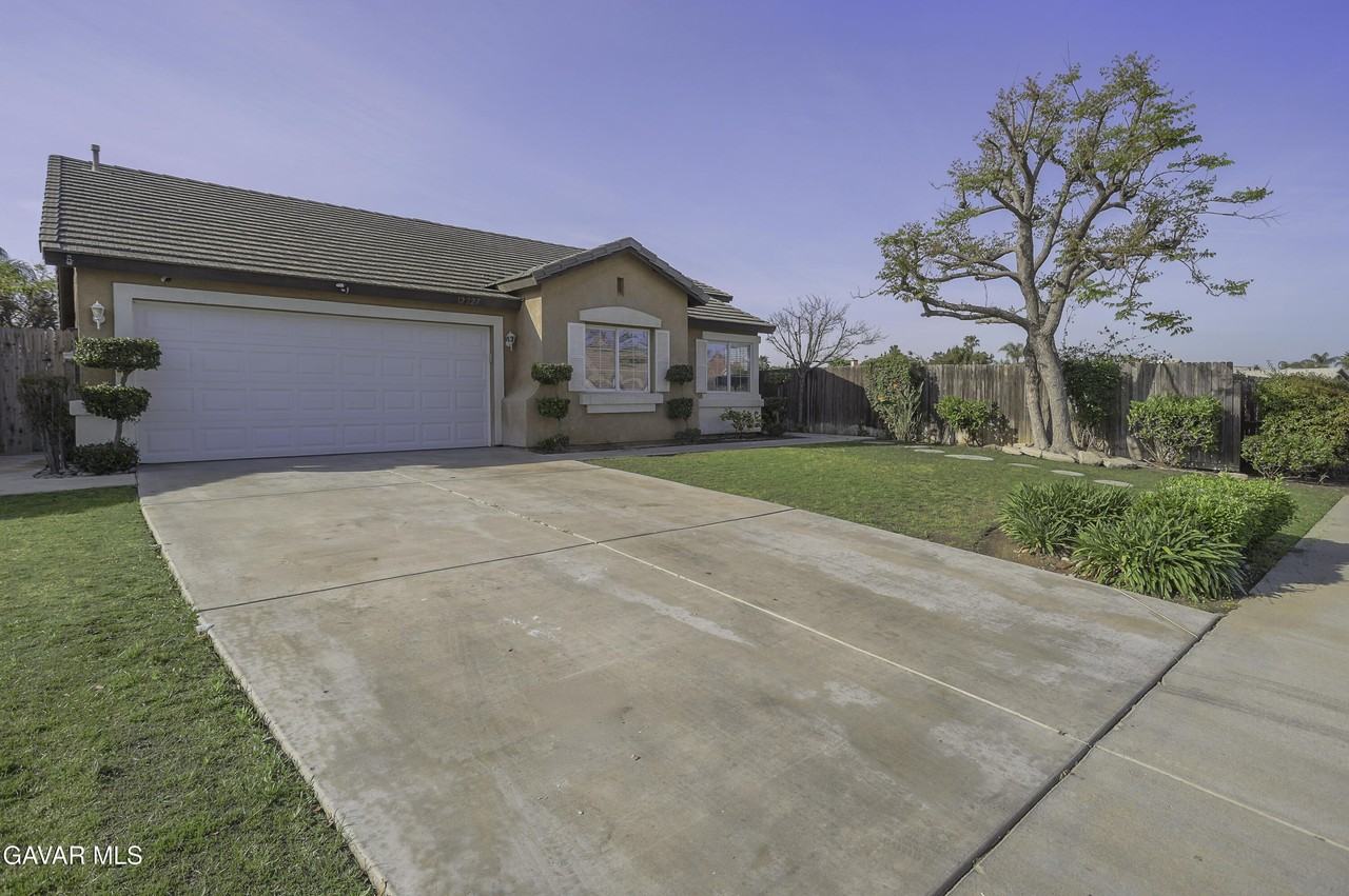 12227 Grand Teton Dr - Photo 2 of 26