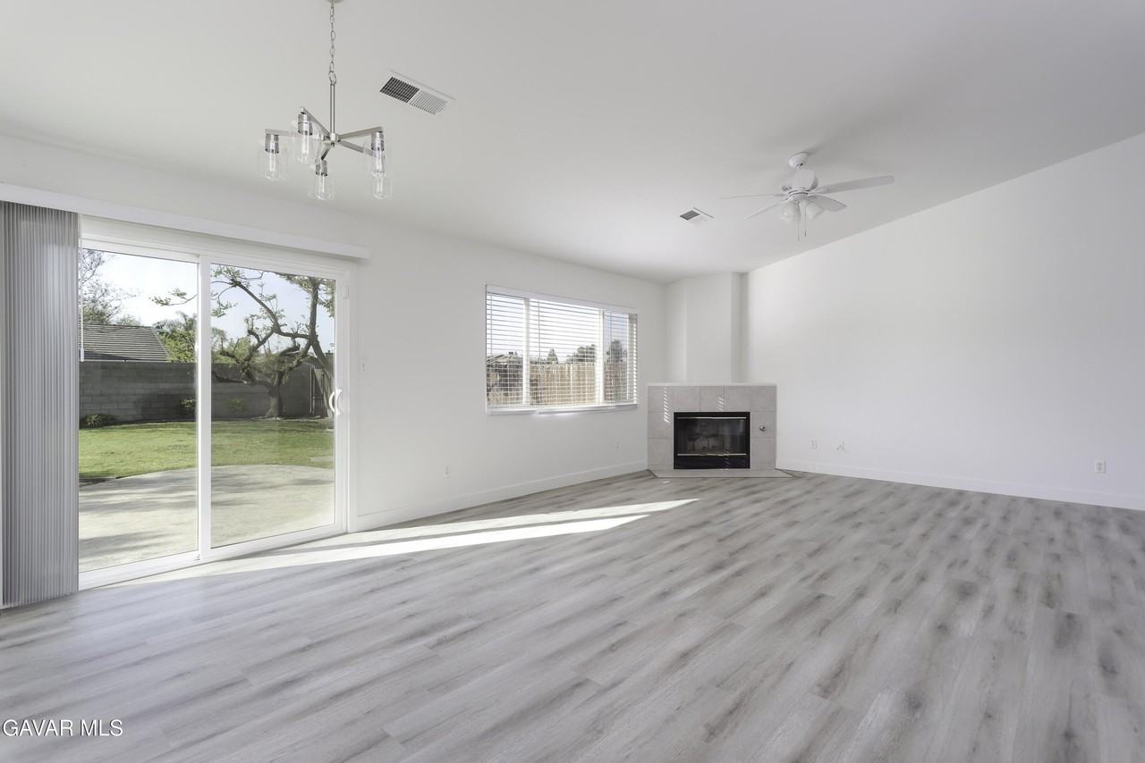 12227 Grand Teton Dr - Photo 4 of 26