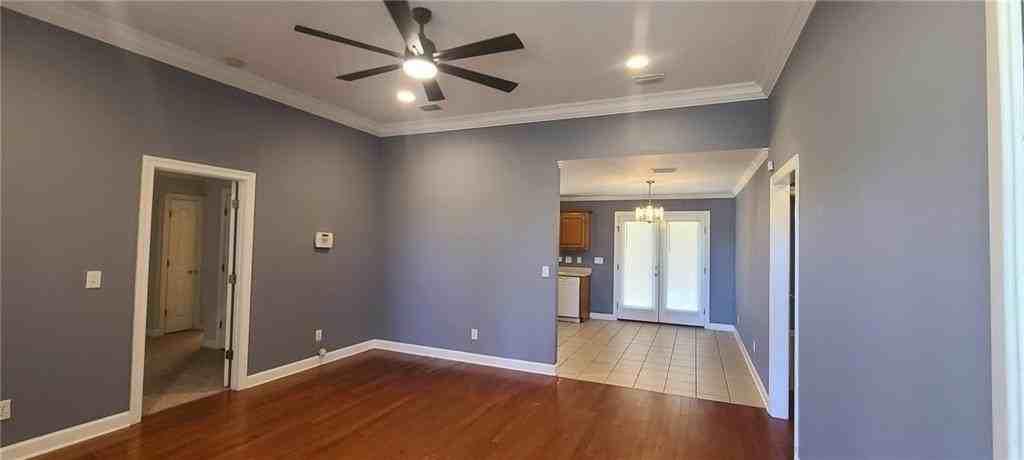 1010 Newport Pkwy - Photo 4 of 28