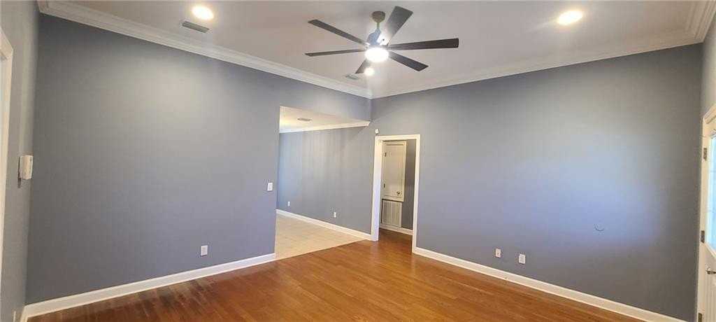 1010 Newport Pkwy - Photo 5 of 28