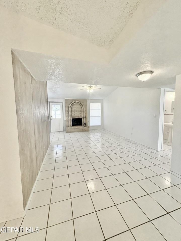 3425 E Glen Dr - Photo 3 of 17