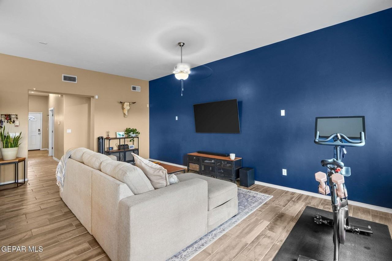 13956 Garforth Ave - Photo 6 of 39