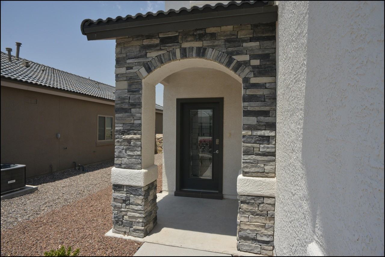 945 Penrith St - Photo 4 of 41