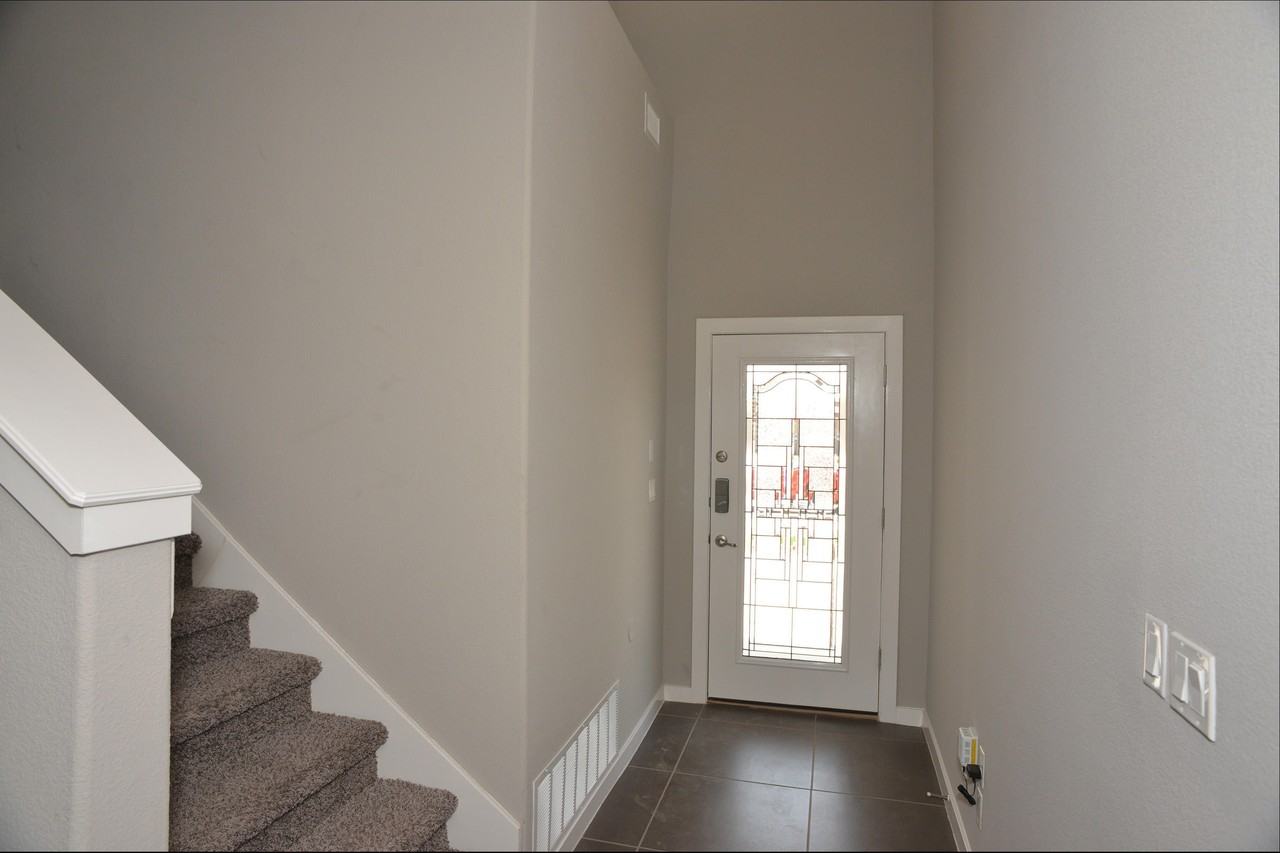 945 Penrith St - Photo 5 of 41