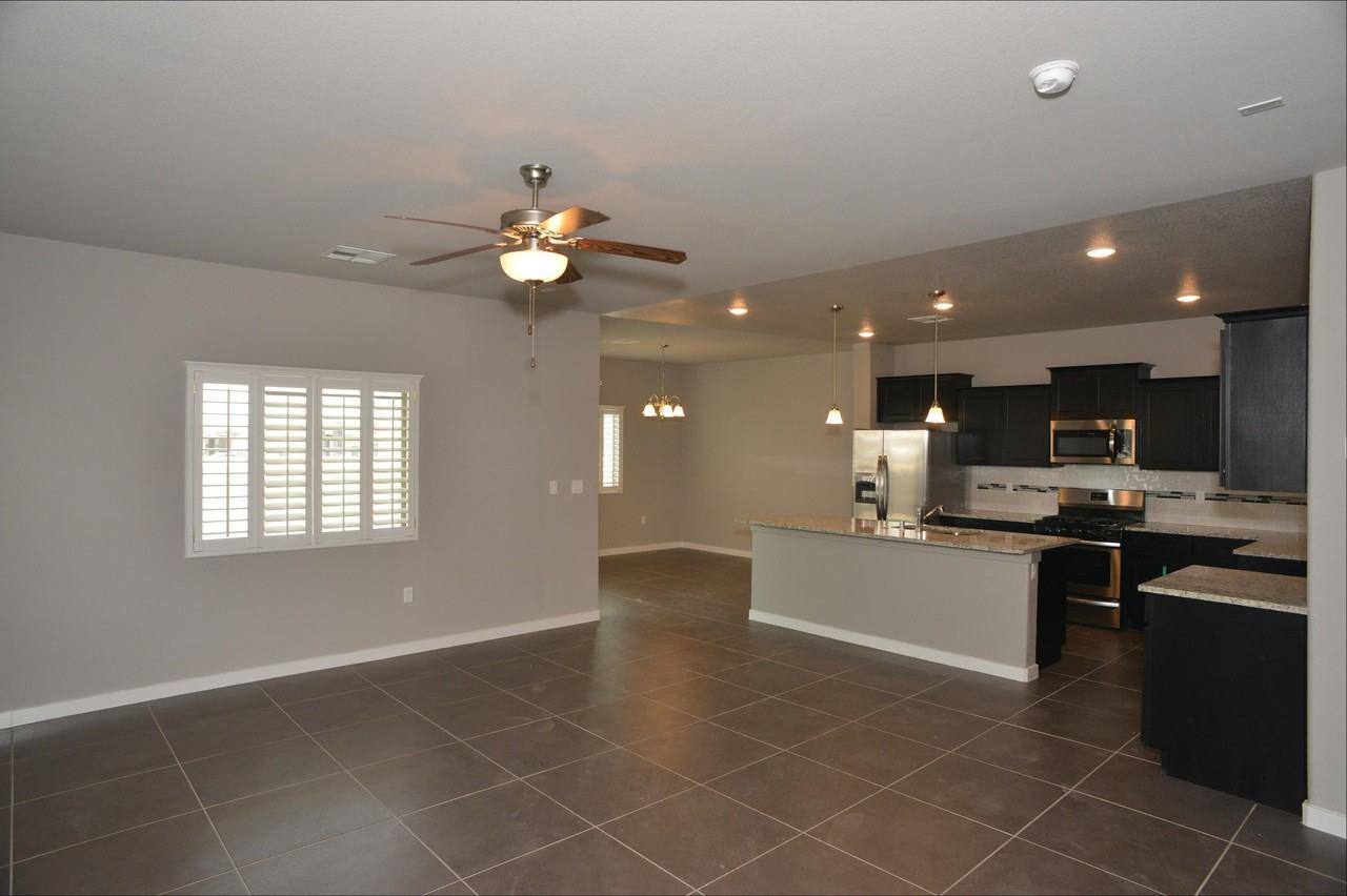 945 Penrith St - Photo 6 of 41