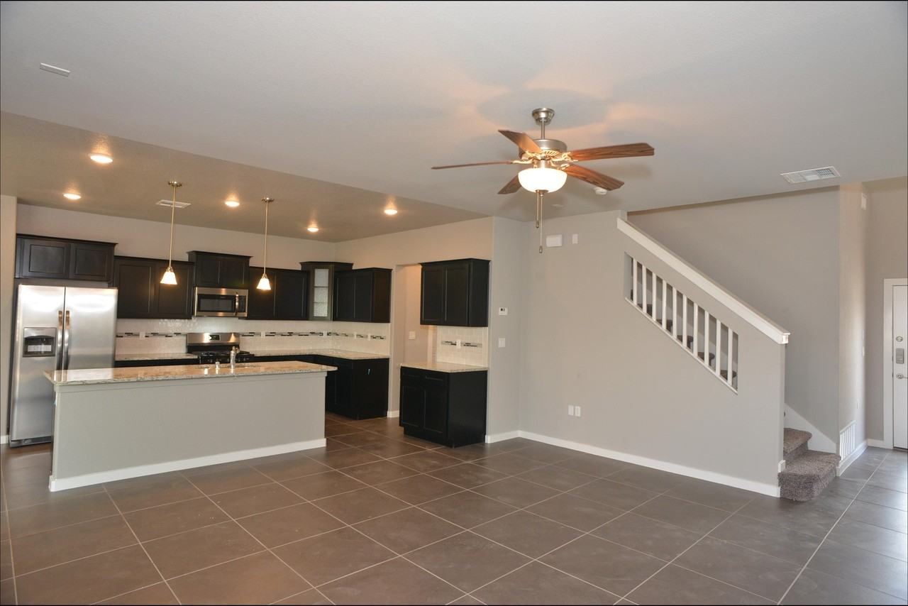 945 Penrith St - Photo 7 of 41