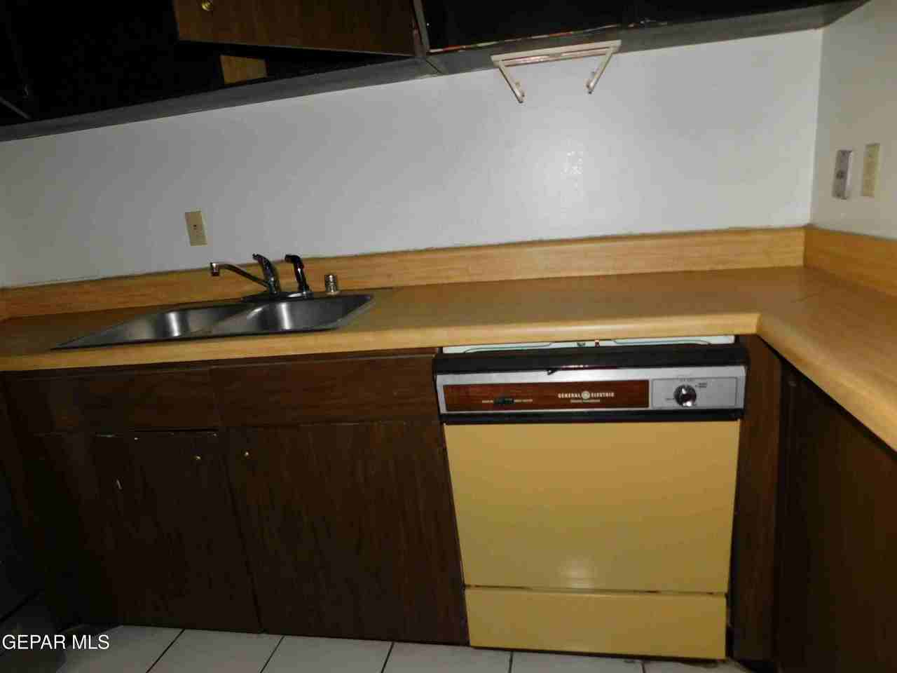 6400 Edgemere Blvd #8A - Photo 7 of 23