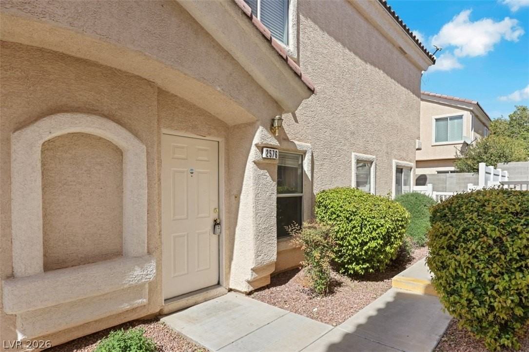 2576 Lazy Saddle Dr - Photo 2 of 18