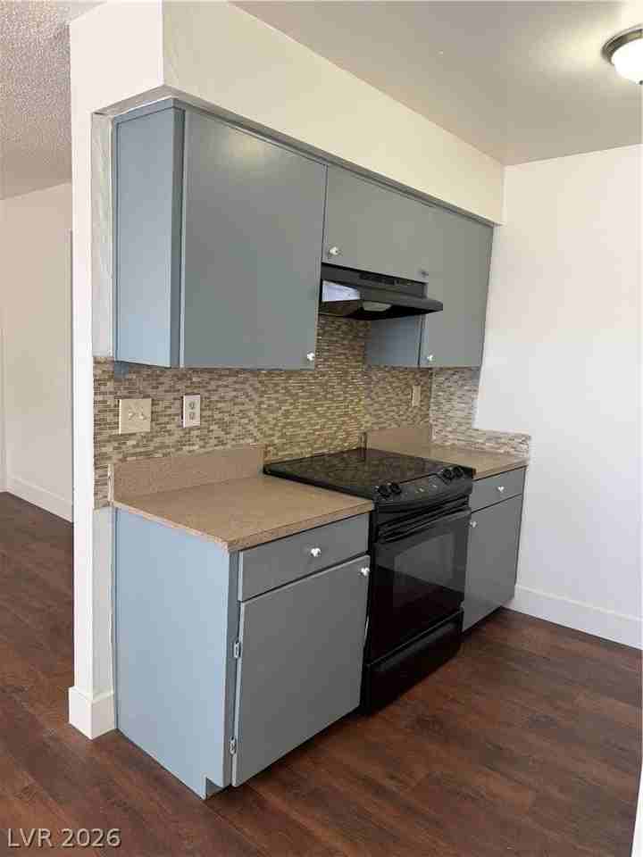 1402 E Desert Inn Rd #4 - Photo 2 of 27