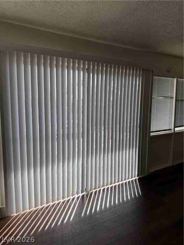 1402 E Desert Inn Rd #4 - Photo 6 of 27