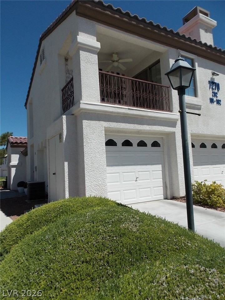 7270 Diamond Canyon Ln #202 - Photo 4 of 31