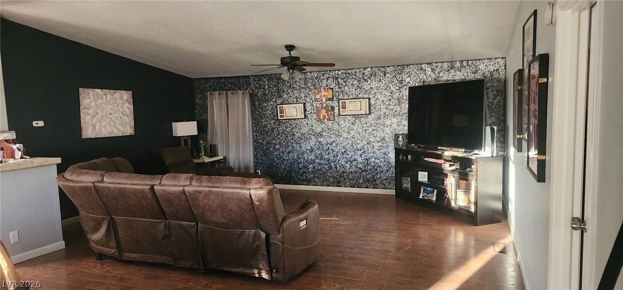 2550 Trudy Ave - Photo 4 of 34