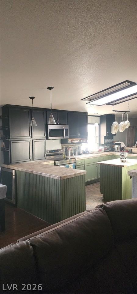 2550 Trudy Ave - Photo 5 of 34