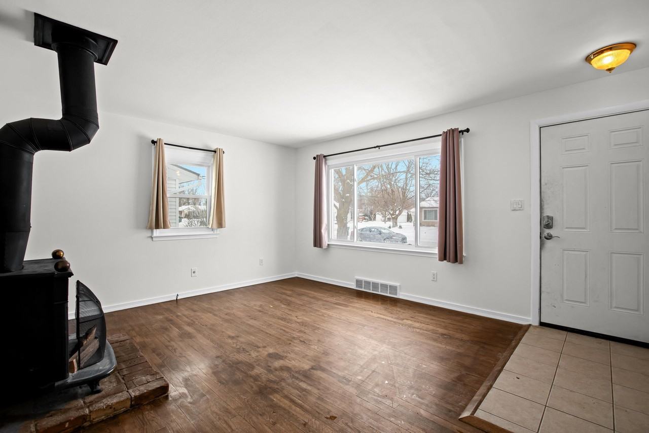 4521 Thorncroft Ave - Photo 5 of 40