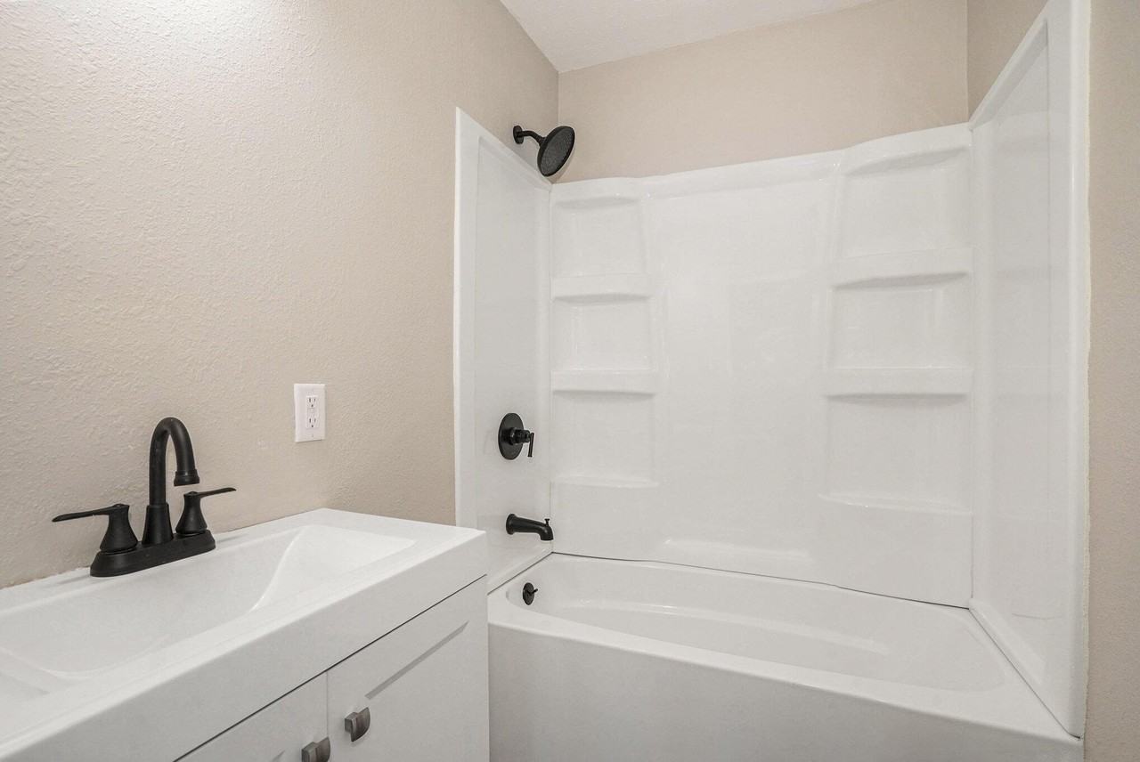 1881 Manz St - Photo 6 of 10