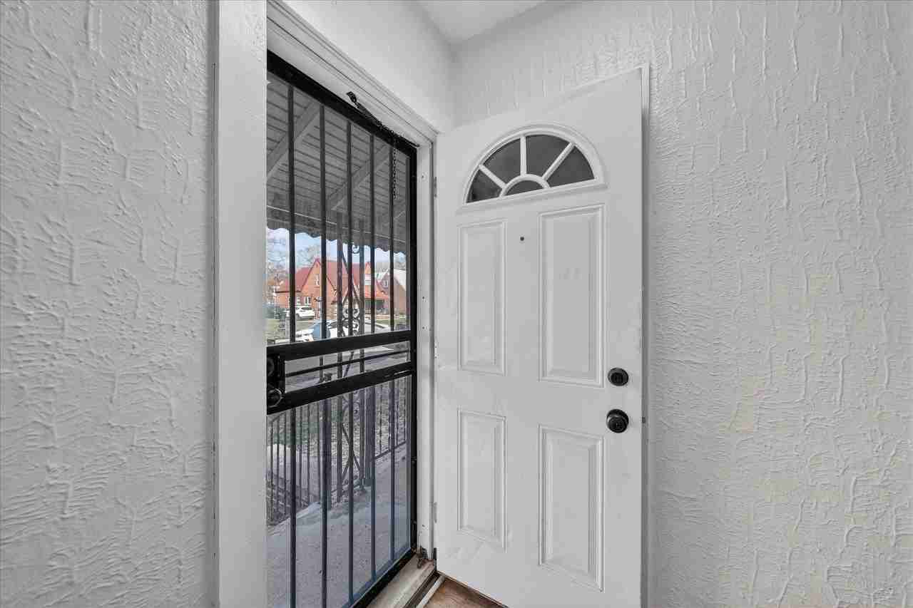 16890 Stoepel St Unit 1 - Photo 3 of 27