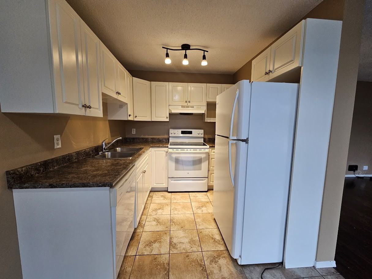 46260 Harford St #8 - Photo 4 of 18